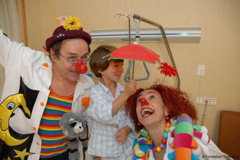 SORRISI IN CORSIA CON THEODORA FONDAZIONE THEODORA ONLUS - SORRISI IN CORSIA