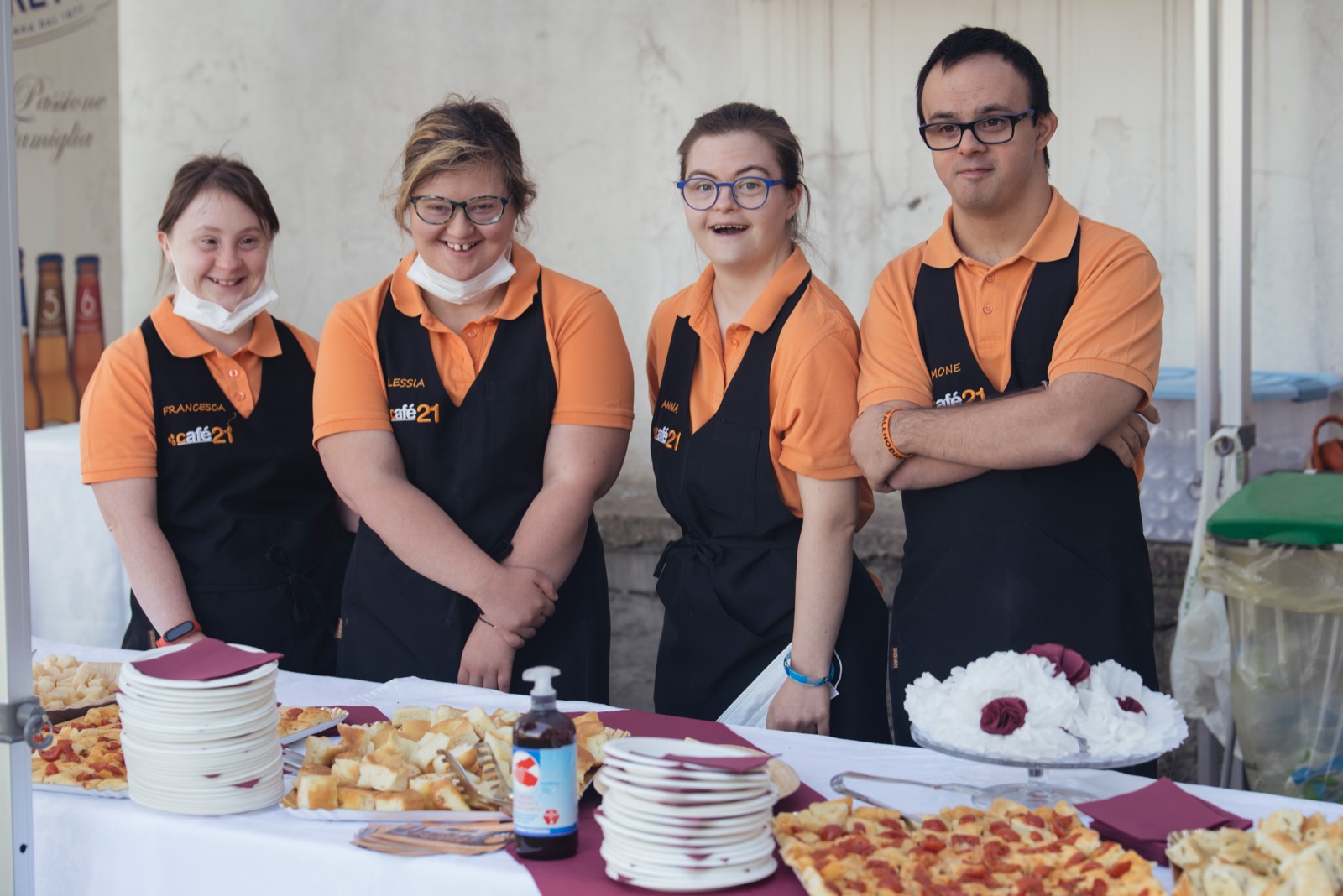 Regala una straordinaria normalità di La Corte Regala una straordinaria normalità-La Corte