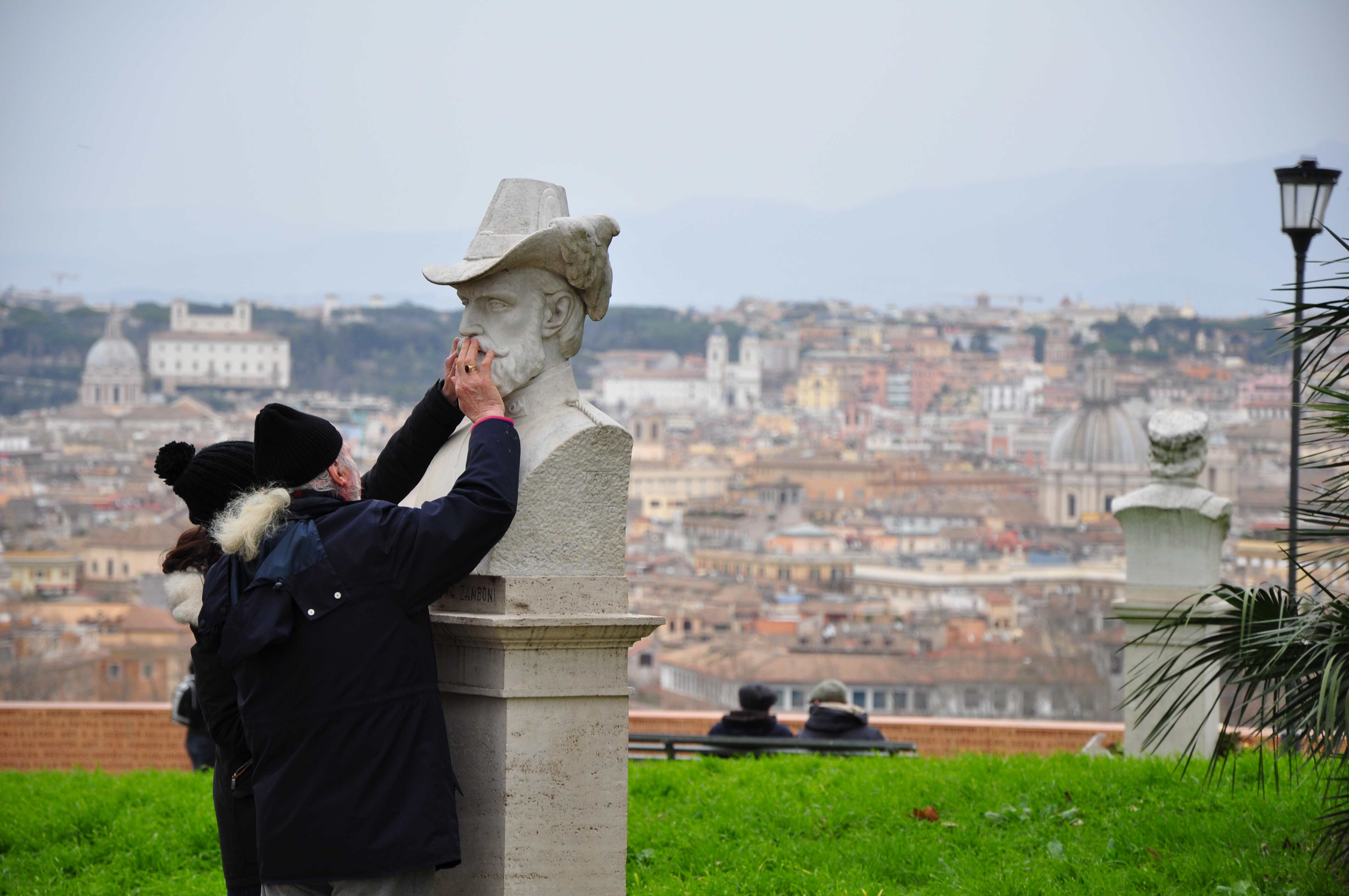 Cosa vedono queste mani di Radici associazione culturale Cosa vedono queste mani-Radici associazione culturale
