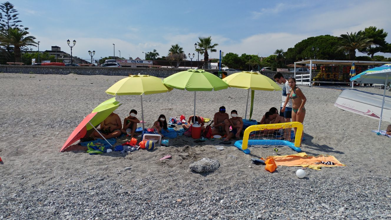 8 bambini, 4 motivi, 1 pulmino :-D di Noà 8 bambini, 4 motivi, 1 pulmino :-D-Noà