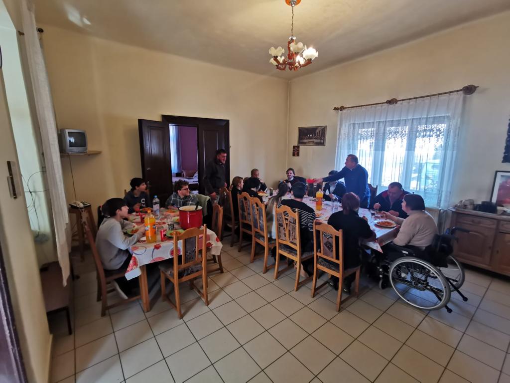 Un uovo per tre-Compagnia del Perù Onlus