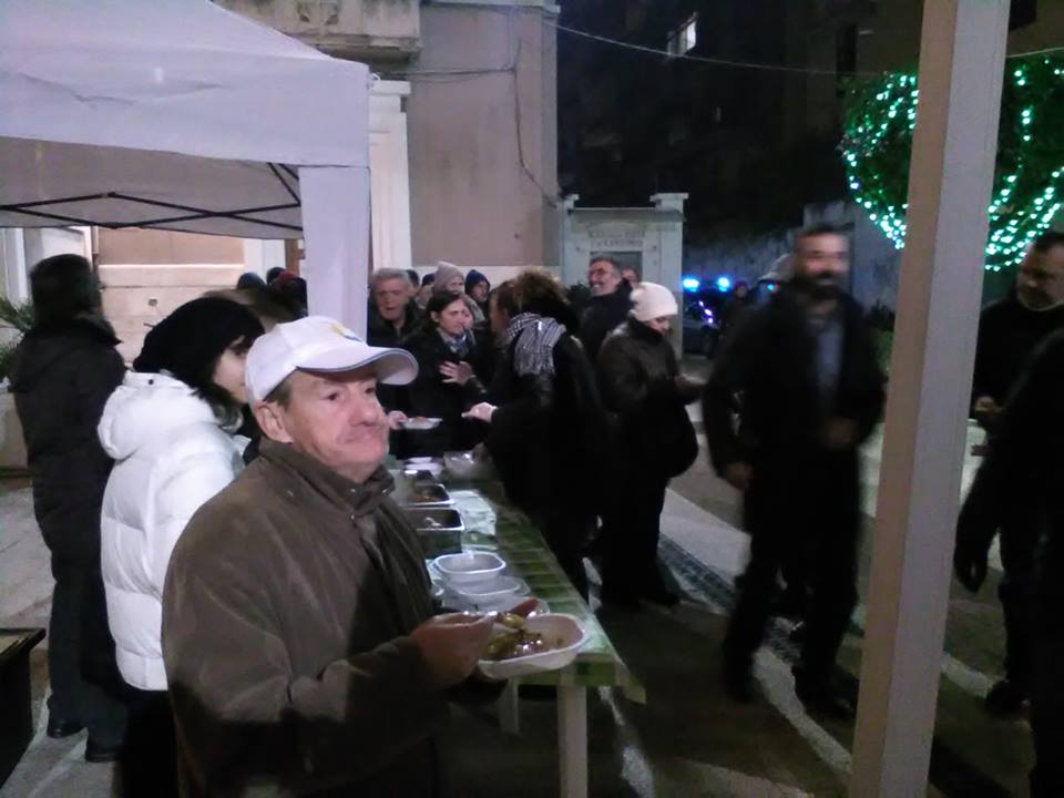 Ri-vesti ha bisogno di te di RI-VESTI Ri-vesti ha bisogno di te-RI-VESTI