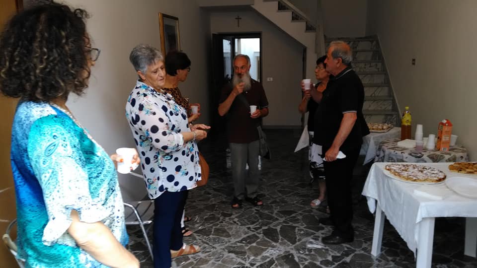 Ri-vesti ha bisogno di te di RI-VESTI Ri-vesti ha bisogno di te-RI-VESTI