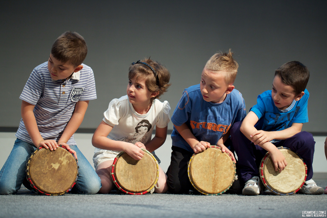 Una corsa per i bambini! di Mus-e Una corsa per i bambini!-Mus-e