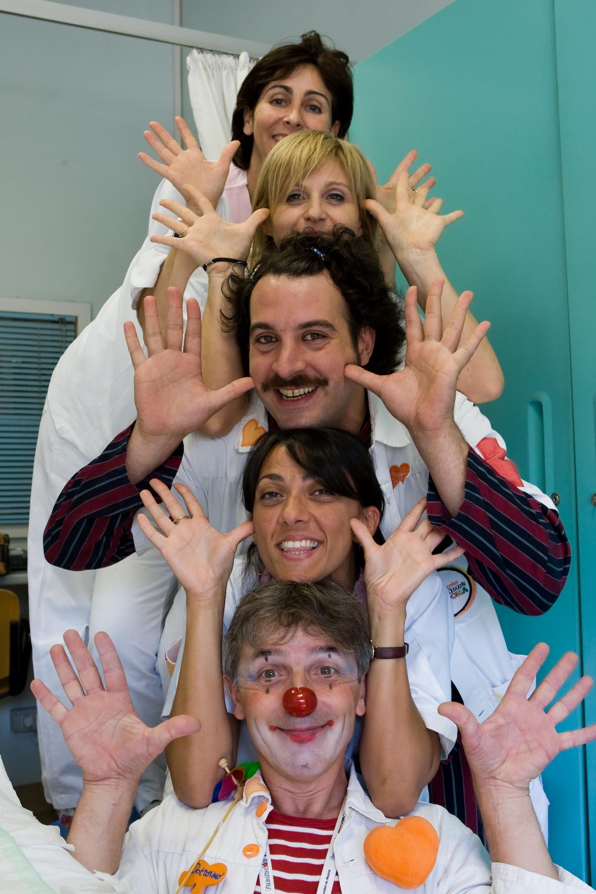 SORRISI IN CORSIA CON THEODORA FONDAZIONE THEODORA ONLUS - SORRISI IN CORSIA