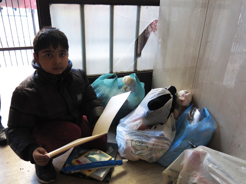 La Befana della Gioia porta i libri-La Scuola di Pace